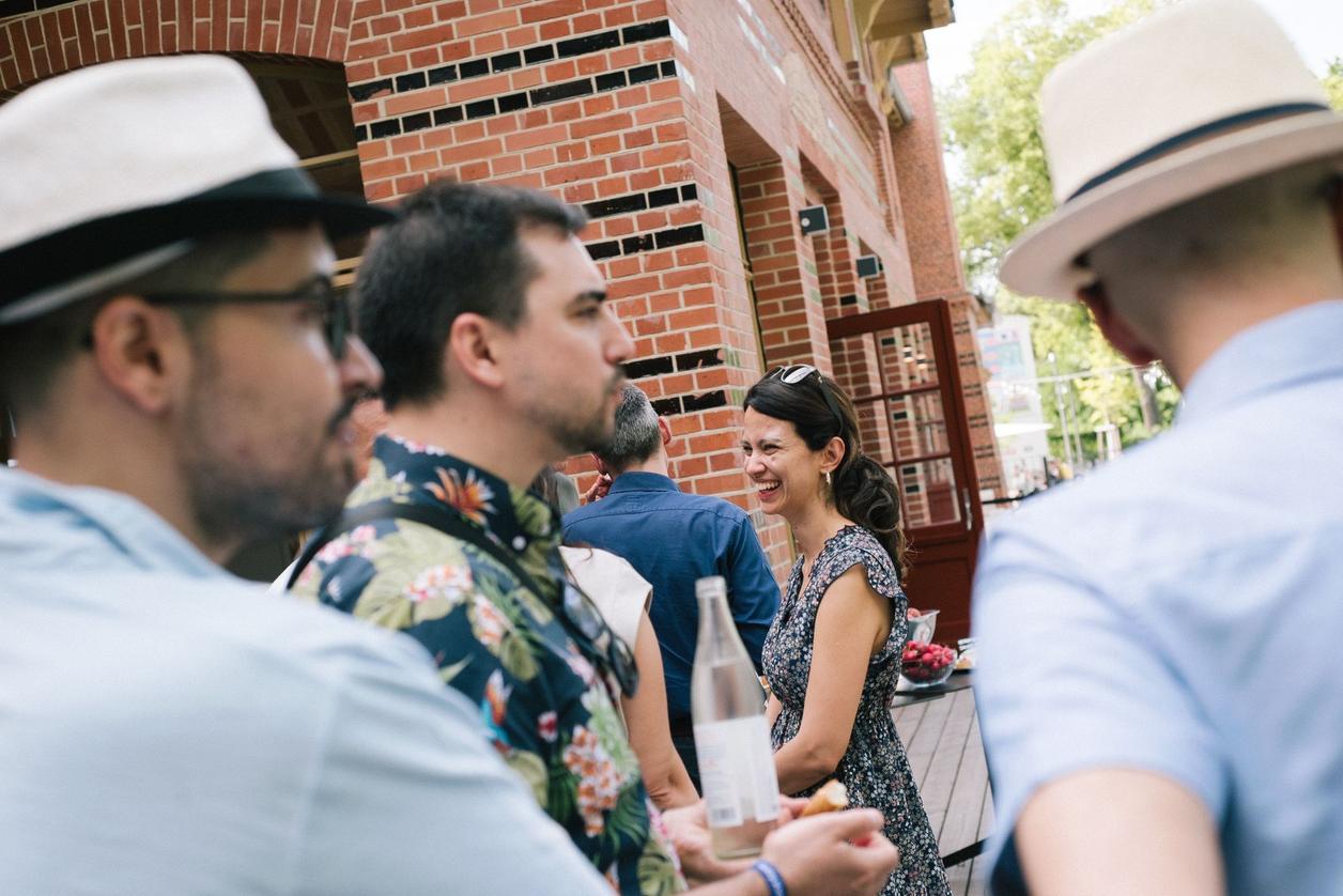 summer-party-left-image